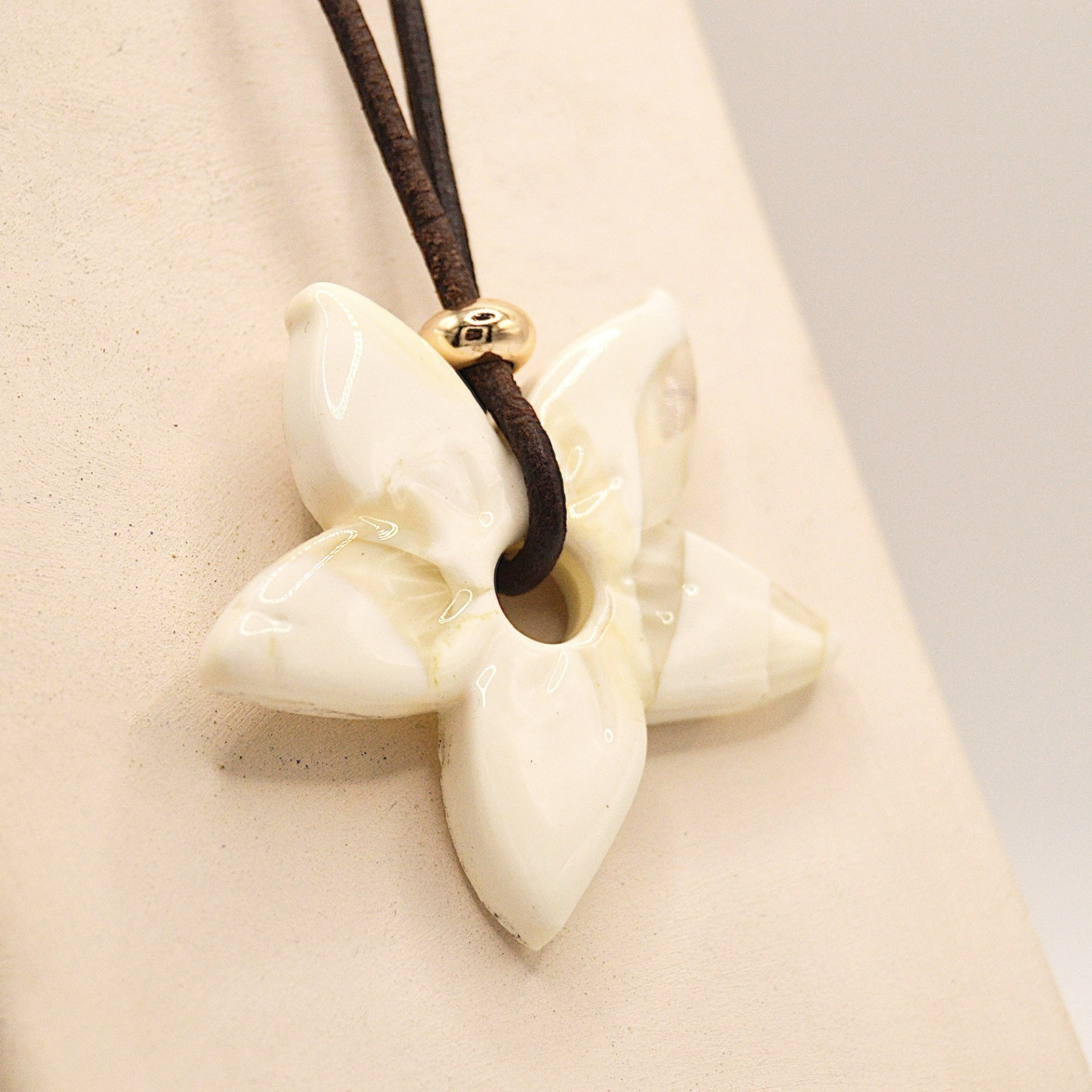 Collar Lilium Bianco