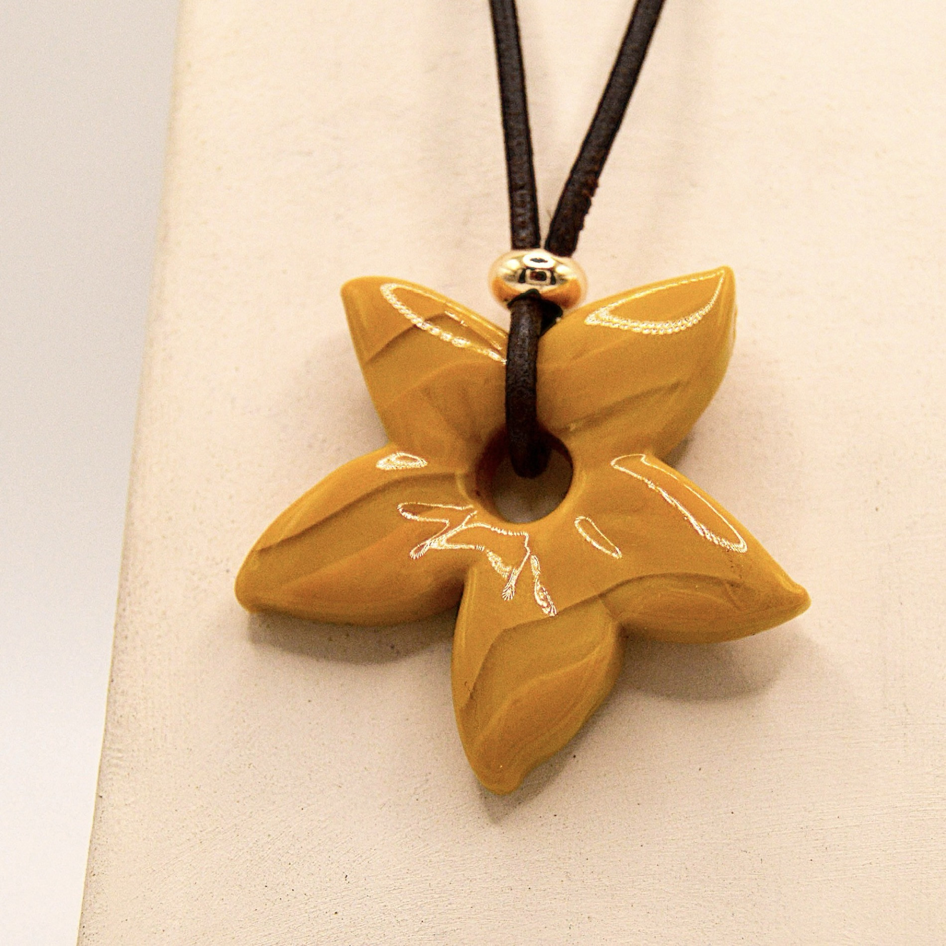 Collar Lilium Mostarda